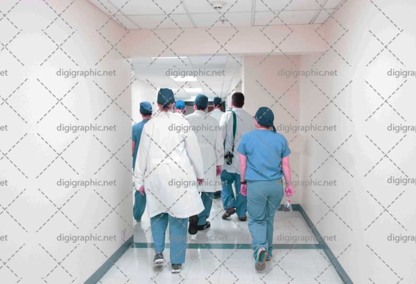 عکس با تیم جراحی بیمارستان