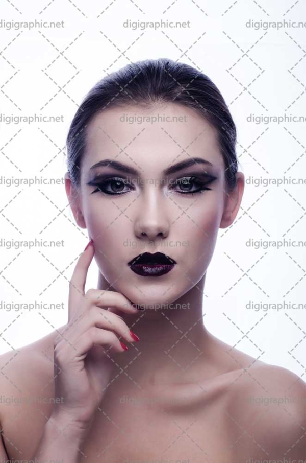 عکس با کیفیت مدل آرایشی دارک