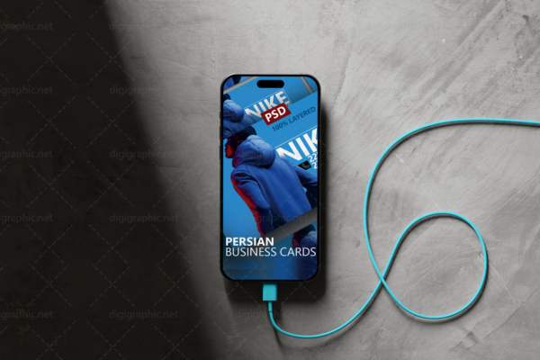 موکاپ گوشی 15 iphone در حال شارژ لایه باز