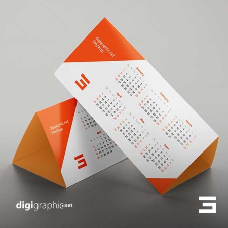 موکاپ تقویم مثلثی رومیزی لایه باز