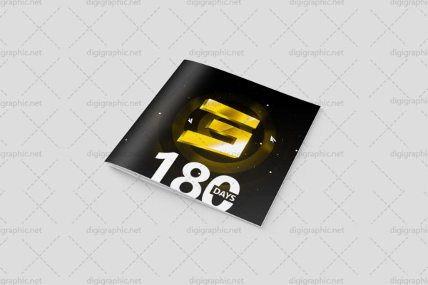 موکاپ جلد و صفحات کاتالوگ مربع لایه باز